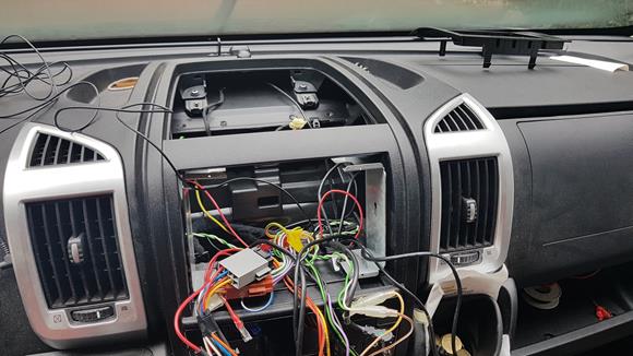 MediaCenter Joying im Ducato einbauen 10 kabel1