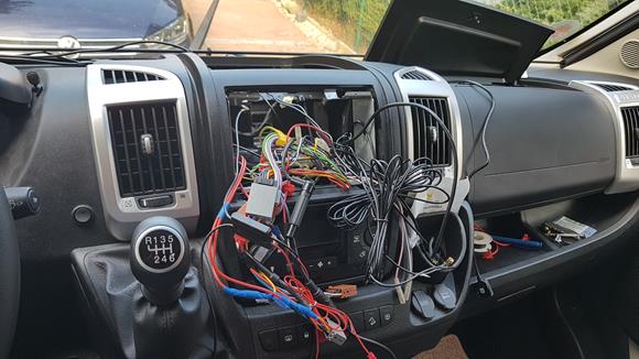 MediaCenter Joying im Ducato einbauen 11 kabel2