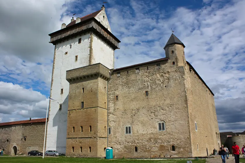 Narva und das Nonnenkloster Pühtitsa 2 Hermannsfeste in narva