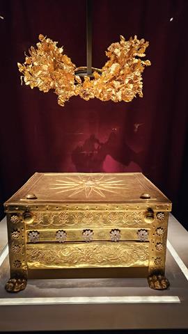 Die Königsgräber von Aigai 9 aigai 1033goldkranz philippii r