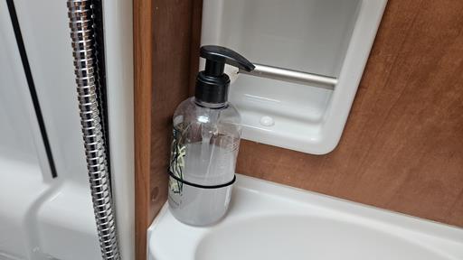 Badausstattung im Wohnmobil 4 seifenspender