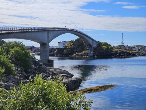 Lofoten- Natur pur, viele Touristen 5 henningsvaer 123426 r