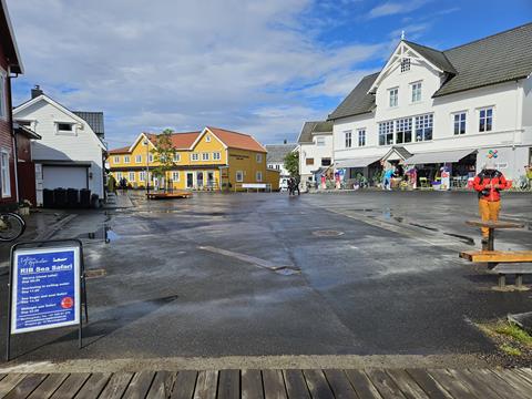 Lofoten- Natur pur, viele Touristen 10 lofoten 120429 r