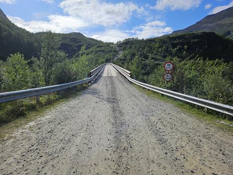Wanderung zur Gorsabrua 12 schotterstrasse 105115 r