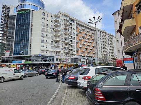 Shkodra - Eine Stadt der Gegensätze 13 Zentrale Platz in Shkodra