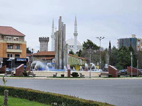Shkodra - Eine Stadt der Gegensätze 17 Zentraler Platz Shkodra