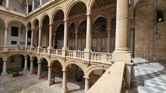 24 123728normanneninnenhof r