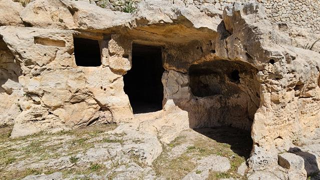 Das Höhlendorf „Cava d’Ispica“