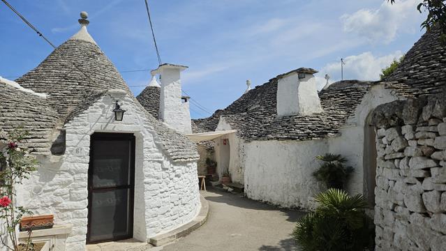 24 trulli141410 r