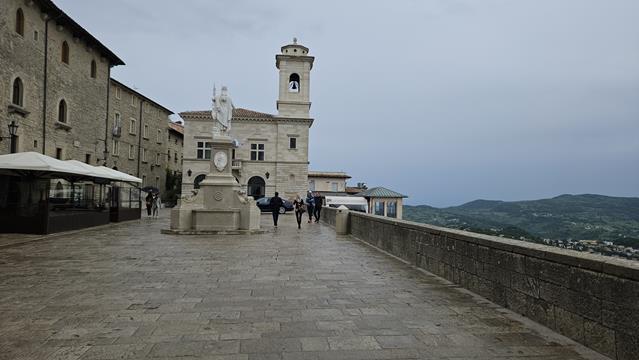 24 sanmarino125543 r