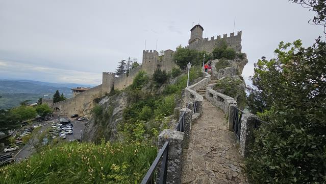24 sanmarino131832 r