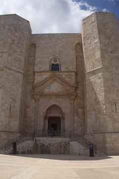 Castel del Monte & Friedrich II. 2 img 2579