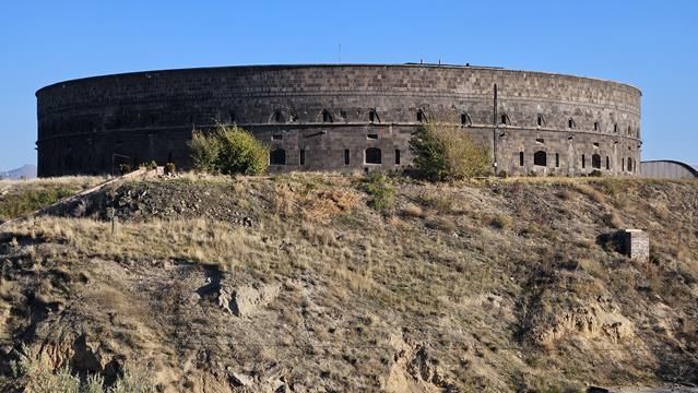 Die schwarze Festung in Gjumri 1 gjumri 091238 r