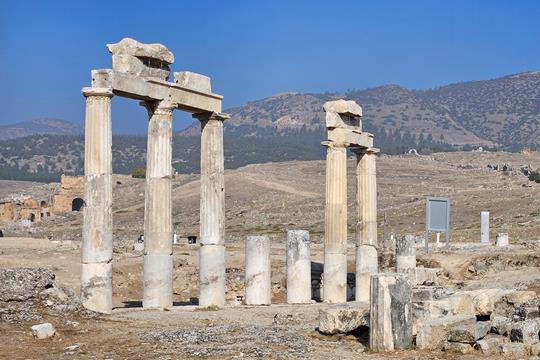 Hierapolis und Pamukkale 20 hierapolis 133737 1 r